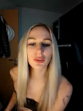 Snapshot of Liana_Lou chatting on 01-05-25, 11:26 Liana Lou online show from 01-05-25, 11:26