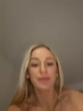 Snapshot of Liana_Lou chatting on 02-02-25, 09:23 Liana Lou online show from 02-02-25, 09:23