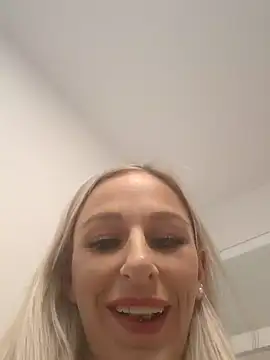 Snapshot of Liana_Lou chatting on 02-05-25, 02:48 Liana Lou online show from 02-05-25, 02:48