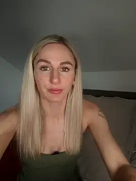 Snapshot of Liana_Lou chatting on 02-23-25, 11:11 Liana Lou online show from 02-23-25, 11:11