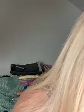 Snapshot of Liana_Lou chatting on 02-28-25, 10:41 Liana Lou online show from 02-28-25, 10:41