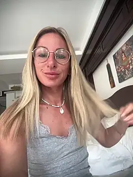 Liana Lou online show from 04-04-26, 07:28