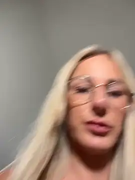 Snapshot of Liana_Lou chatting on 05-03-26, 12:33 Liana Lou online show from 05-03-26, 12:33