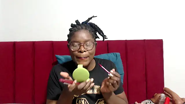 Snapshot of Mochabae chatting on 10-10-25, 04:06 Mochabae online show from 10-10-25, 04:06