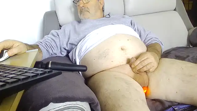 gillou1234 online show from 11-08-25, 09:42