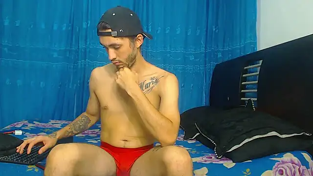 Snapshot of Hot_Sharks_ chatting on 10-30-25, 09:00 Hot Sharks online show from 10-30-25, 09:00