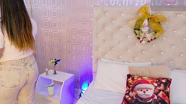 Sara Desire online show from 11-27-25, 12:18