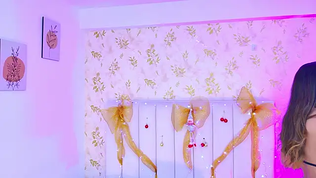 Sara Desire online show from 12-20-25, 12:23