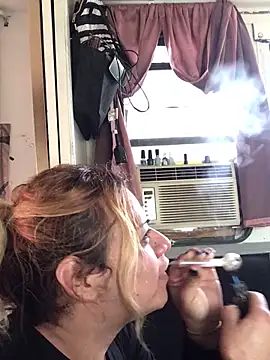 allissonw13 online show from 01-04-25, 11:17