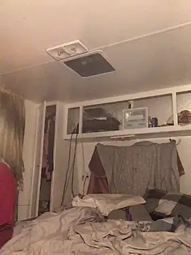 allissonw13 online show from 02-10-25, 01:35