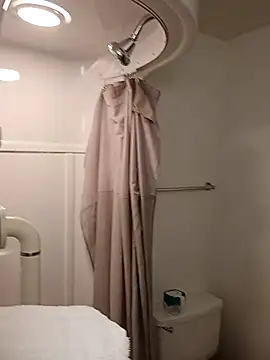 allissonw13 online show from 04-20-26, 12:30