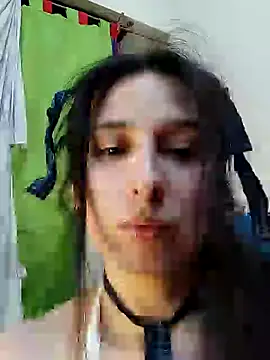 Snapshot of Bigyummmzul chatting on 05-12-26, 11:24 Bigyummmzul online show from 05-12-26, 11:24