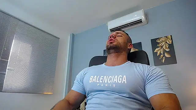 Snapshot of JeremyLowe chatting on 12-13-24, 01:22 JeremyLowe online show from 12-13-24, 01:22