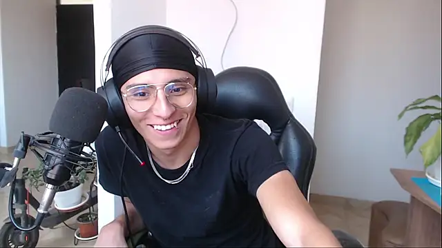 Snapshot of jay_dimarco2 chatting on 02-09-26, 05:28 jay dimarco2 online show from 02-09-26, 05:28