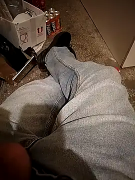 Snapshot of A_man_in_public chatting on 09-24-25, 07:39 A man in public online show from 09-24-25, 07:39