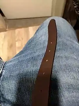 Snapshot of A_man_in_public chatting on 10-03-25, 07:55 A man in public online show from 10-03-25, 07:55