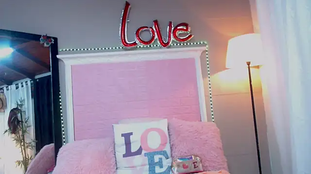 Snapshot of JessyZoe chatting on 03-11-25, 11:23 JessyZoe online show from 03-11-25, 11:23