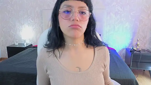 cute hollywood online show from 04-15-26, 12:12