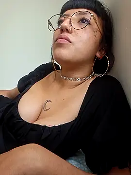 cute hollywood online show from 05-26-26, 04:25