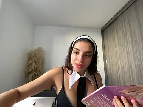 Snapshot of dakota_le chatting on 06-19-26, 10:02 dakota le online show from 06-19-26, 10:02