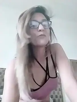 Snapshot of karmicQueen669 chatting on 04-01-26, 04:46 karmicQueen669 online show from 04-01-26, 04:46