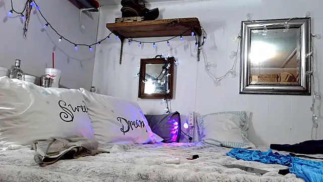 Snapshot of Genevieve143 chatting on 01-08-26, 11:51 Genevieve143 online show from 01-08-26, 11:51