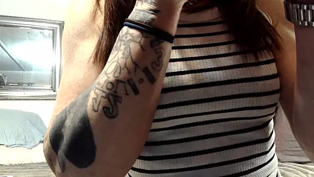 Snapshot of Genevieve143 chatting on 03-09-26, 03:54 Genevieve143 online show from 03-09-26, 03:54