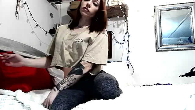 Genevieve143 online show from 04-26-26, 07:22