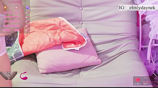 Snapshot of Anytoly chatting on 10-13-25, 09:20 Anytoly online show from 10-13-25, 09:20