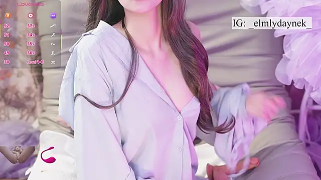 Snapshot of Anytoly chatting on 10-24-25, 09:17 Anytoly online show from 10-24-25, 09:17