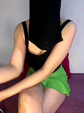 Snapshot of Jumanaa chatting on 09-15-25, 05:02 Jumanaa online show from 09-15-25, 05:02