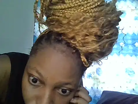 Midnight Clique  online show from 11-16-25, 09:48