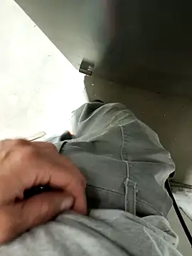 Snapshot of Din0071 chatting on 12-16-24, 11:07 Din0071 online show from 12-16-24, 11:07