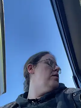 Snapshot of velvetta_ chatting on 12-20-25, 02:46 velvetta online show from 12-20-25, 02:46