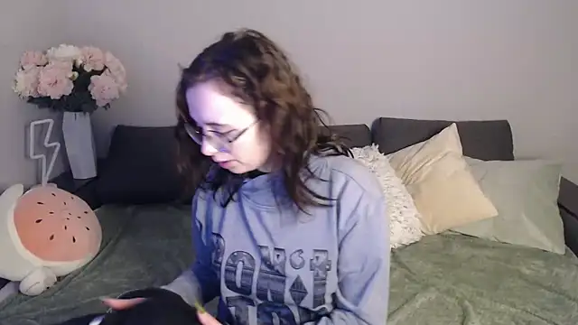 Mini Diva online show from 01-24-25, 09:06