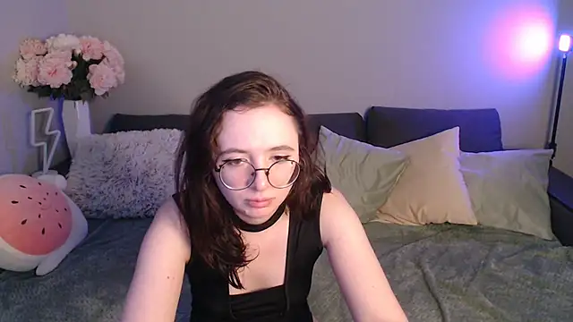 Mini Diva online show from 02-14-25, 12:25