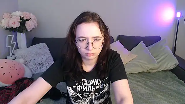 Mini Diva online show from 02-26-25, 09:21