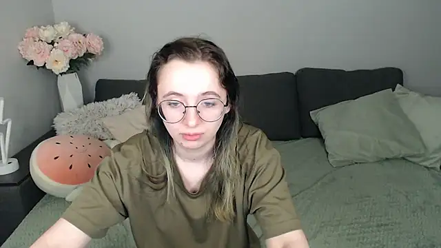 Mini Diva online show from 10-01-25, 08:31