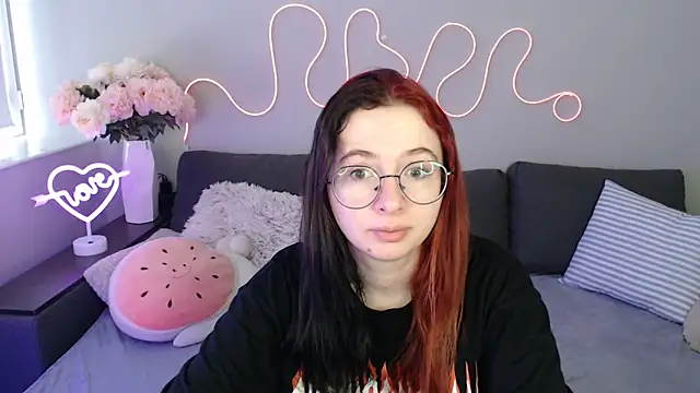 Mini Diva online show from 11-14-25, 09:08