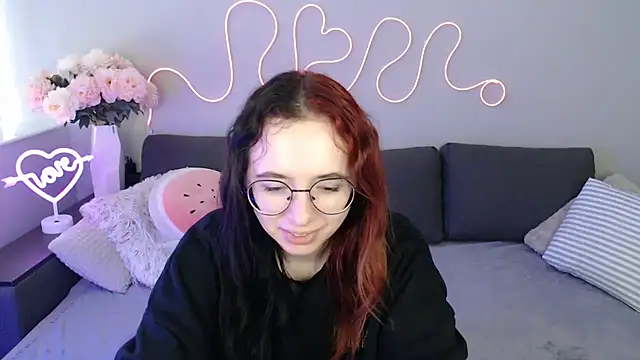 Mini Diva online show from 11-25-25, 09:09