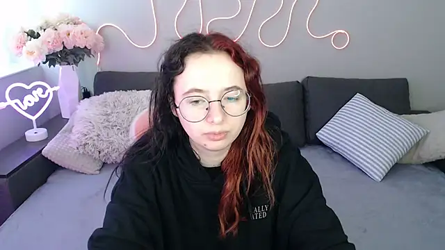 Mini Diva online show from 11-26-25, 09:10