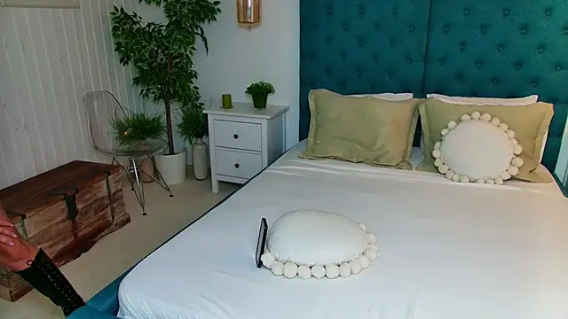 BriannaHart online show from 12-04-25, 07:50