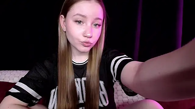 Snapshot of SindiWatsoon chatting on 12-22-24, 12:49 SindiWatsoon online show from 12-22-24, 12:49