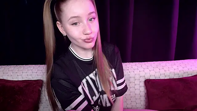 Snapshot of SindiWatsoon chatting on 03-21-25, 01:45 SindiWatsoon online show from 03-21-25, 01:45