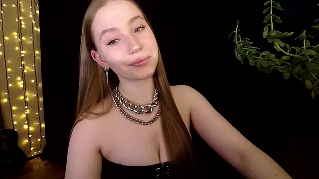 Snapshot of SindiWatsoon chatting on 10-30-25, 12:17 SindiWatsoon online show from 10-30-25, 12:17