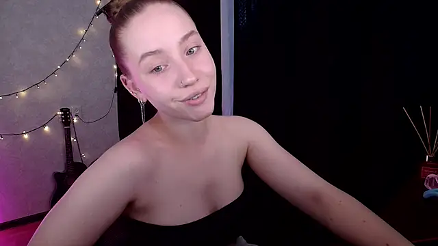 Snapshot of SindiWatsoon chatting on 07-17-26, 04:34 SindiWatsoon online show from 07-17-26, 04:34