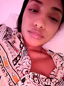 Snapshot of VictoireFeller chatting on 12-15-25, 04:28 VictoireFeller online show from 12-15-25, 04:28