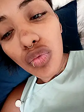 Snapshot of VictoireFeller chatting on 01-06-26, 03:16 VictoireFeller online show from 01-06-26, 03:16