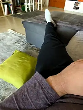 Snapshot of onbifeet chatting on 01-11-26, 12:32 onbifeet online show from 01-11-26, 12:32