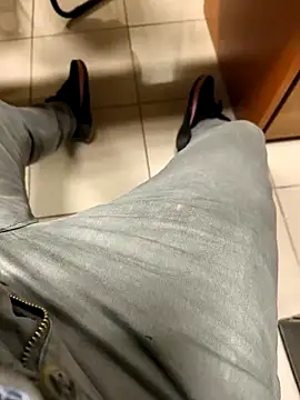 Snapshot of onbifeet chatting on 03-05-26, 06:15 onbifeet online show from 03-05-26, 06:15